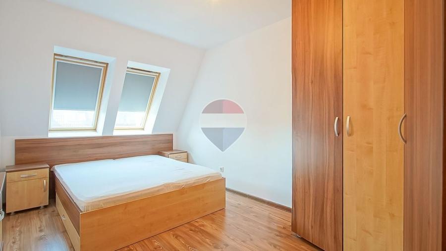 Apartament cu 3 camere decomandat, mobilat în Tractorul
