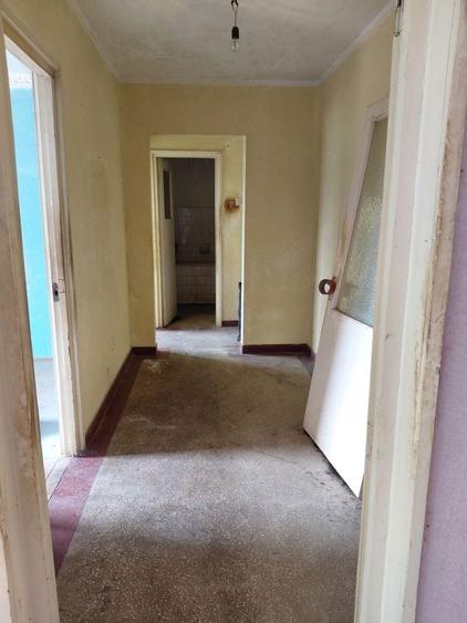 Apartament cu 3 camere decomandat în Micro 16