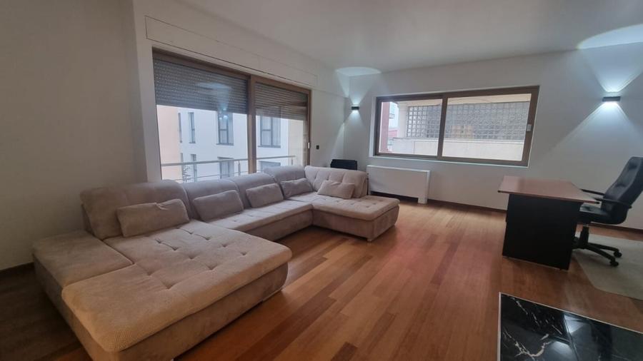 Apartament cu 5 camere decomandat, mobilat în Primăverii