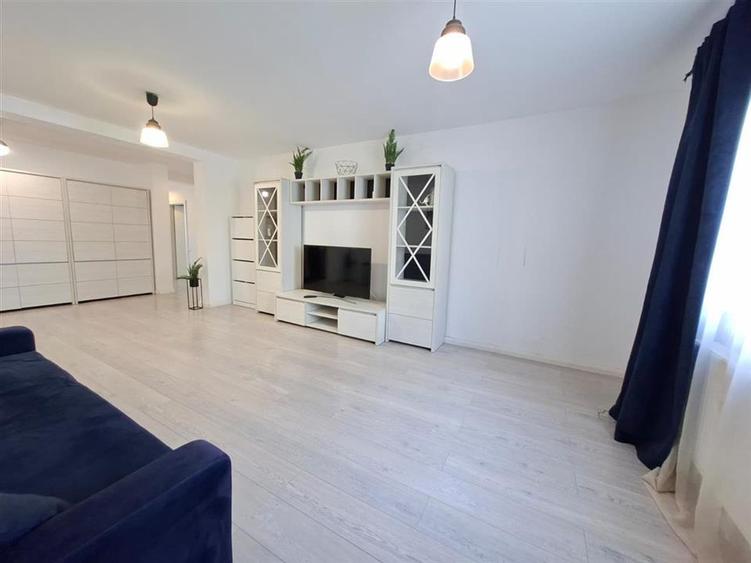 Apartament cu 3 camere decomandat, mobilat în Exterior Sud