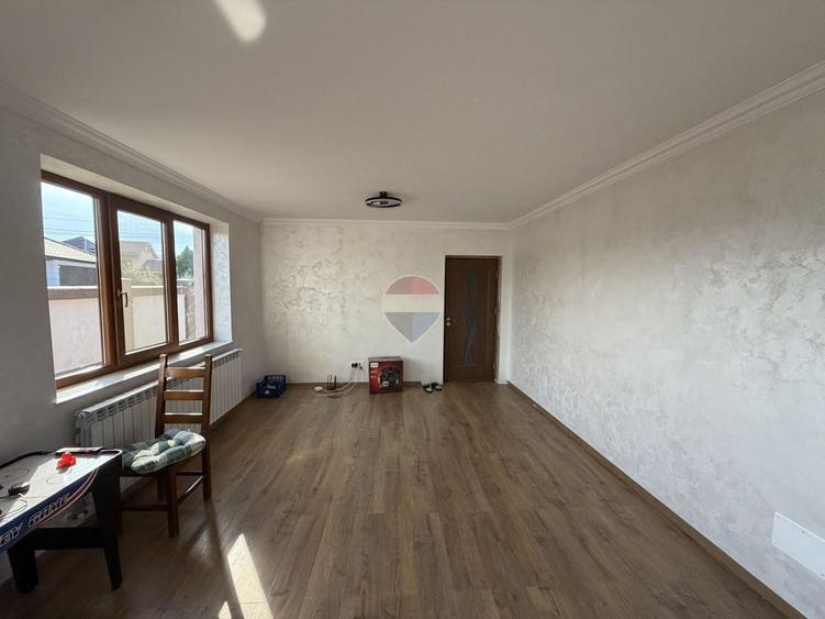 Casă individuală cu 4 camere cu Teren 2500 Mp în Bolotești
