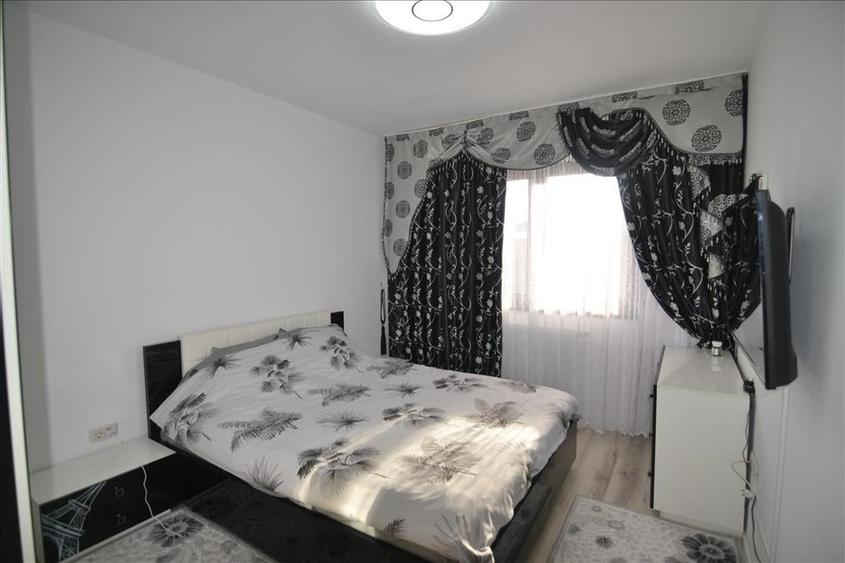 Apartament cu 3 camere decomandat în Noua