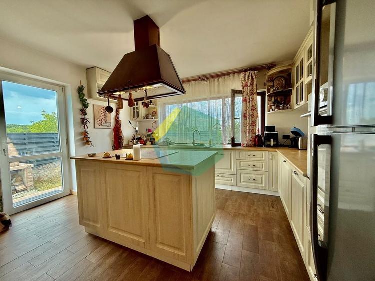Duplex cu 5 camere cu Piscina în Ferme