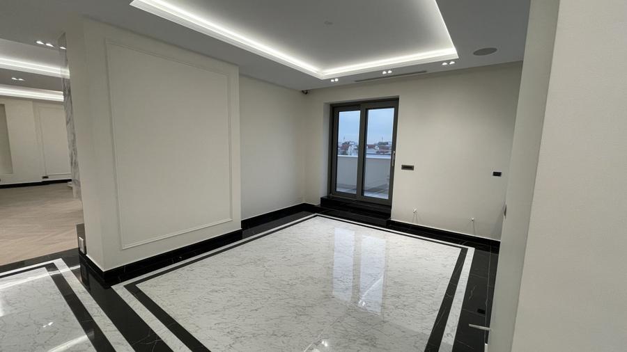Apartament cu 5 camere decomandat în Dorobanți