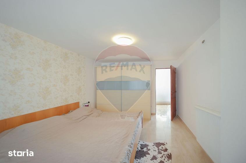 Casă cu 5 camere cu Teren 300 Mp în Sânmartin