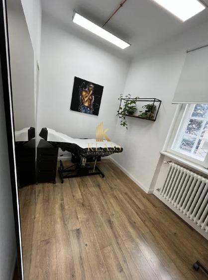 Apartament cu 4 camere semidecomandat, mobilat în Romană