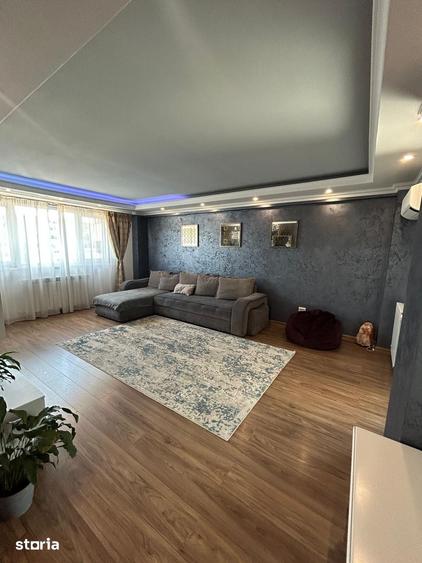 Apartament cu 3 camere decomandat în Rediu