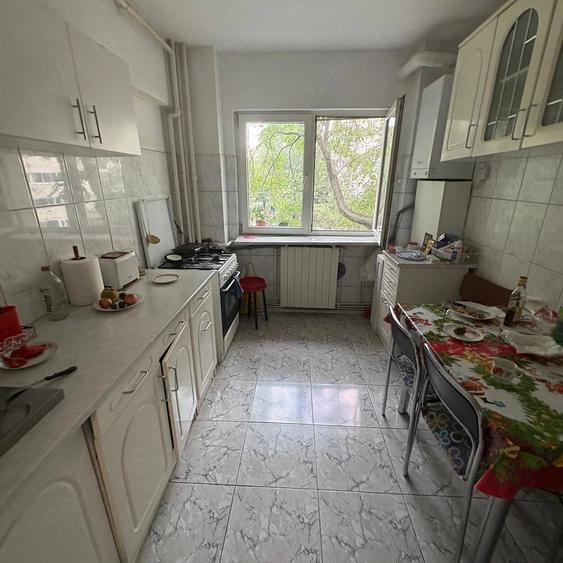 Apartament cu 3 camere decomandat în Lujerului