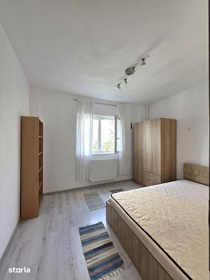 Apartament cu 3 camere semidecomandat în Tineretului