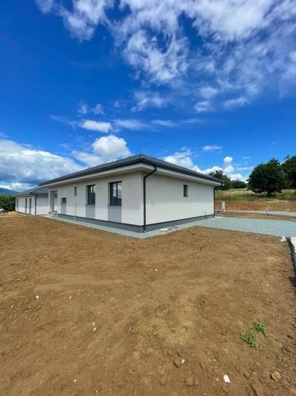 Casă individuală cu 5 camere cu Canalizare în Satu Nou de Jos