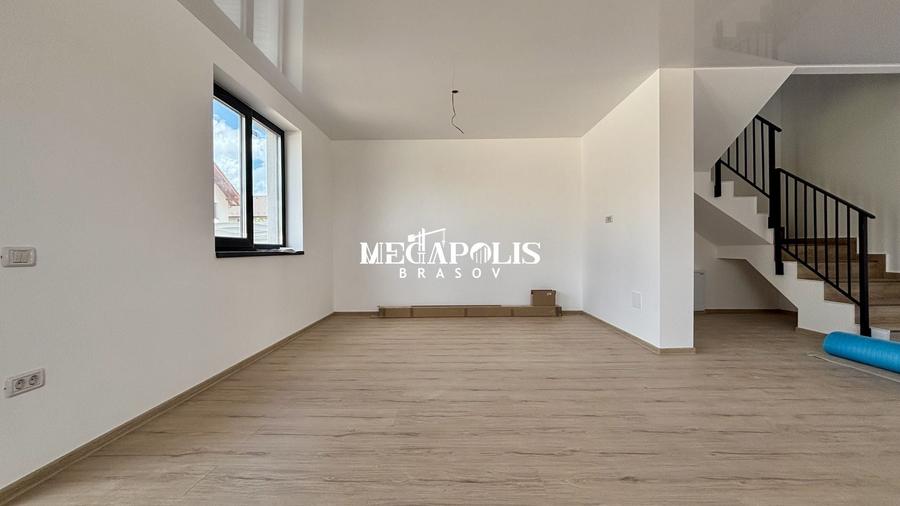 Duplex cu 4 camere cu Canalizare în Tărlungeni