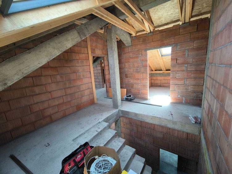 Casă cu 4 camere cu Teren 500 Mp în Exterior Vest
