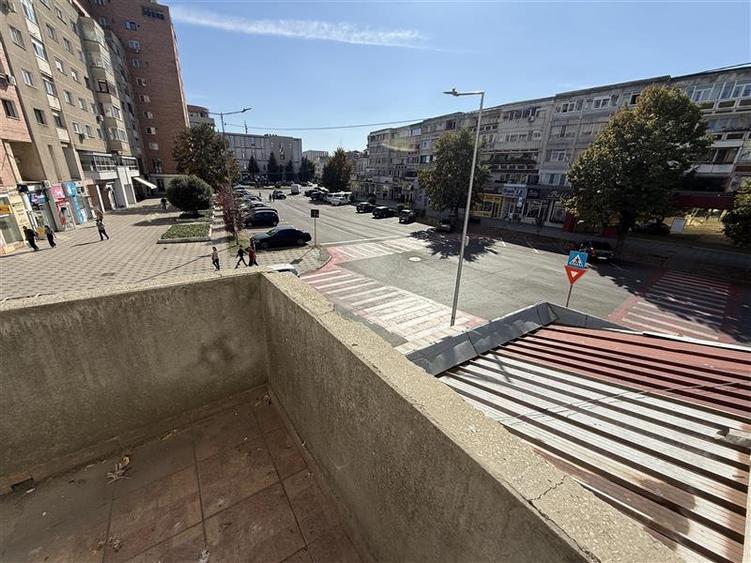 Apartament cu 4 camere decomandat în Ultracentral