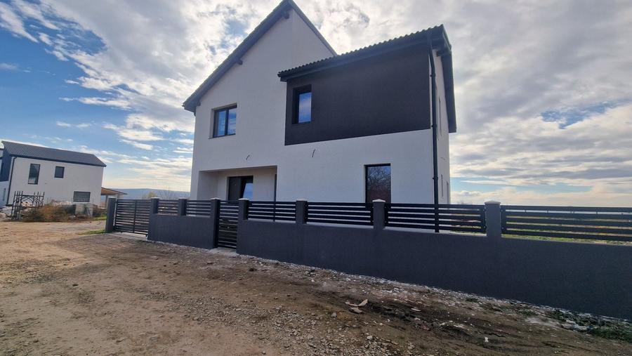 Casă cu 4 camere în Central