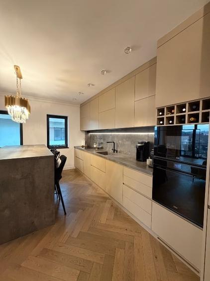 Apartament cu 3 camere decomandat, mobilat în Central