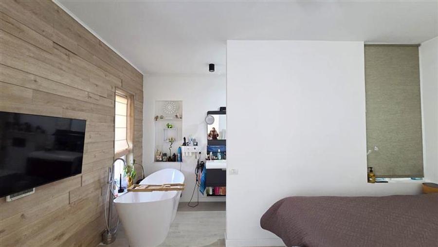 Casă individuală cu 4 camere cu Piscina în Fabric