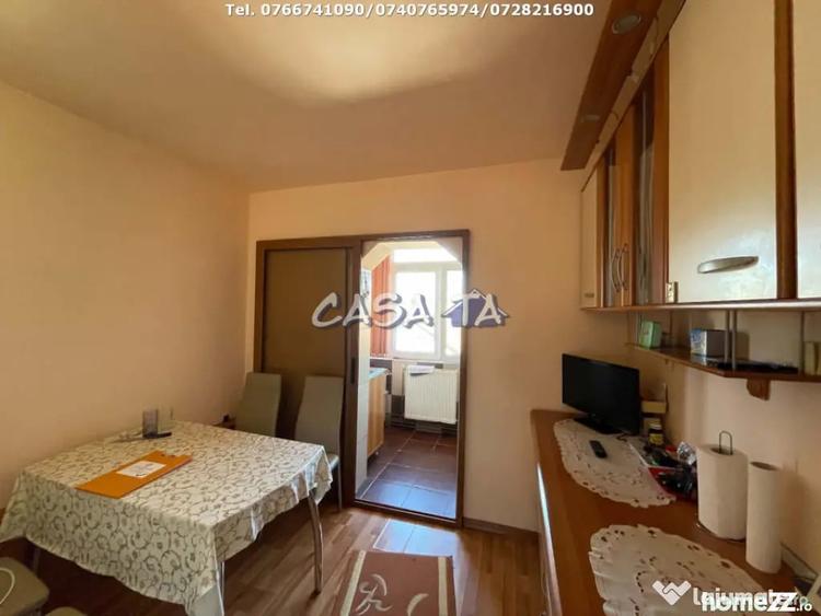 Apartament cu 3 camere decomandat în Central