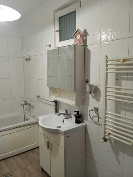 Garsonieră decomandată în Roșu