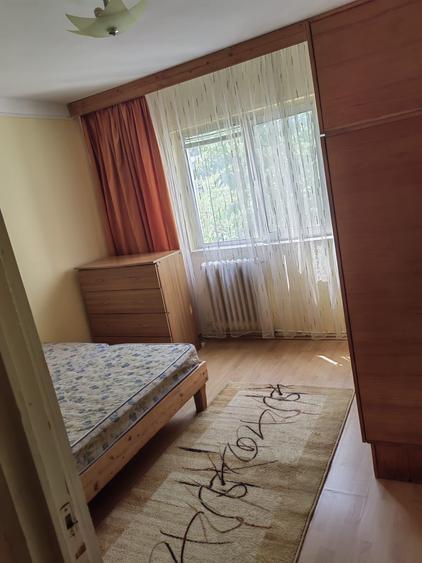 Apartament cu 4 camere decomandat în Dacia