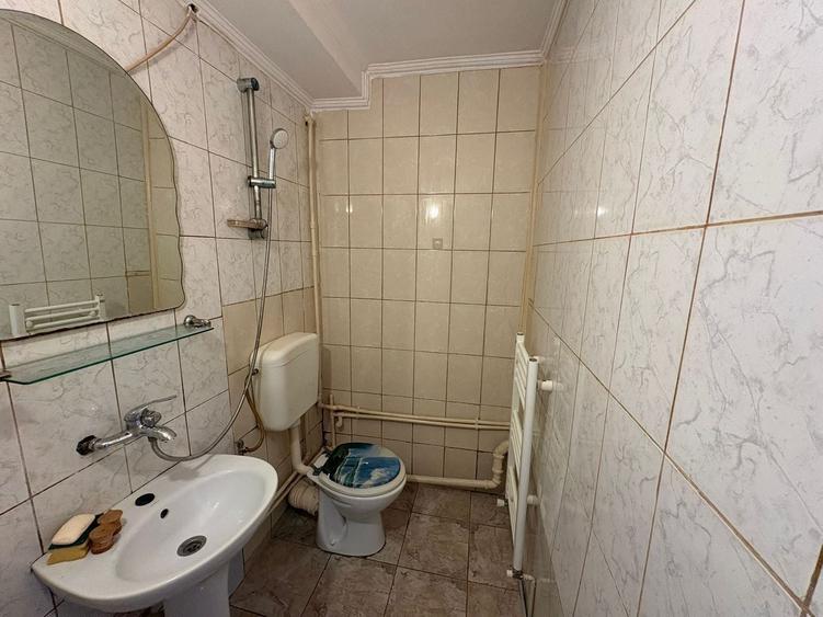 Apartament cu 2 camere decomandat, mobilat în Lenin