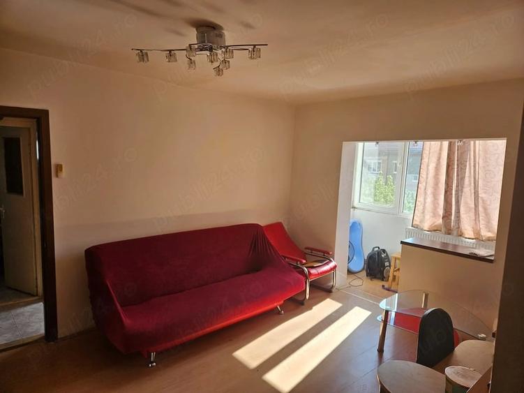 Apartament cu 2 camere semidecomandat în Soarelui