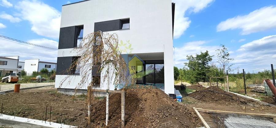 Casă individuală cu 4 camere cu Canalizare în Balotești
