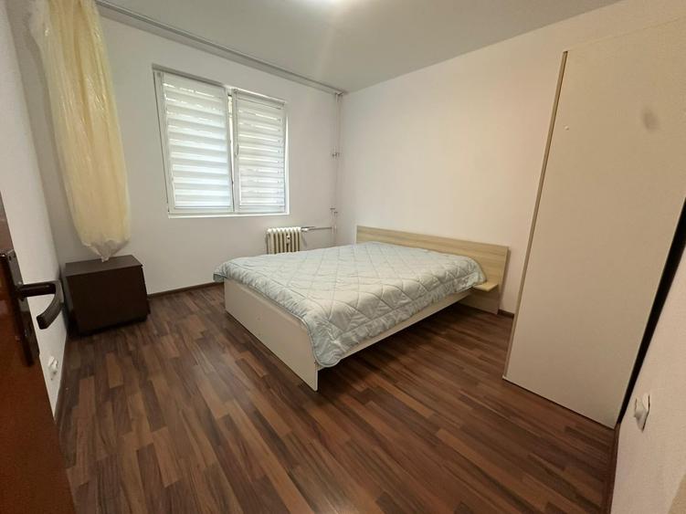 Apartament cu 3 camere semidecomandat în Gorjului