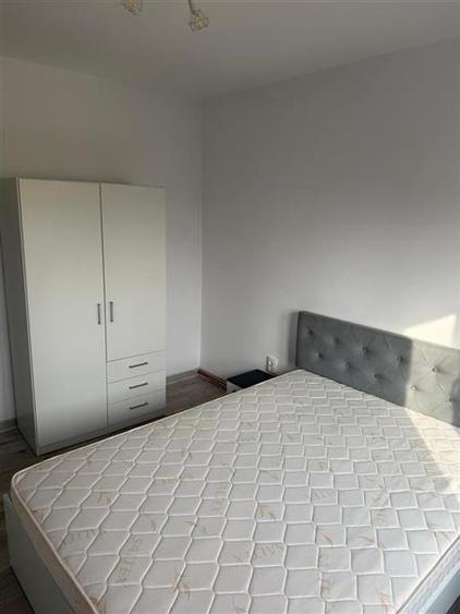 Apartament cu 3 camere decomandat în Tractorul
