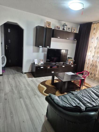 Vand apartament 3 camere, semidecomandat - 2