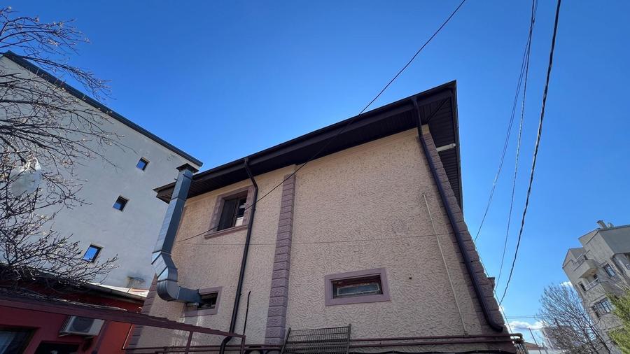 Casă individuală cu 5 camere cu Canalizare în Tei