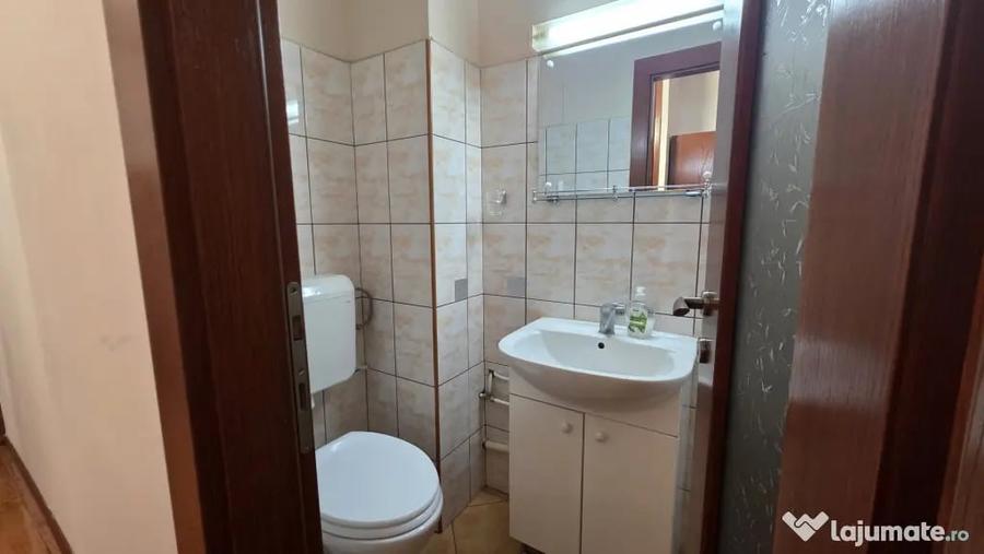 Apartament cu 3 camere decomandat în Aradului