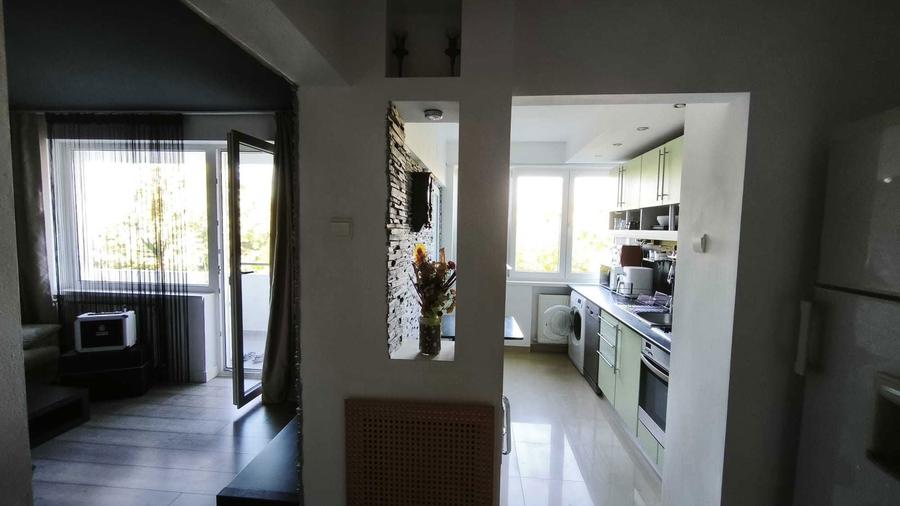 Apartament cu 3 camere semidecomandat în Ultracentral