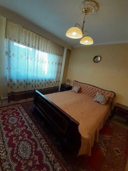 Apartament cu 4 camere decomandat în Trivale