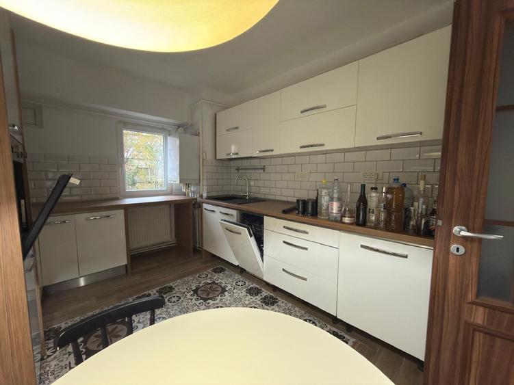 Apartament cu 3 camere decomandat, mobilat în Gara