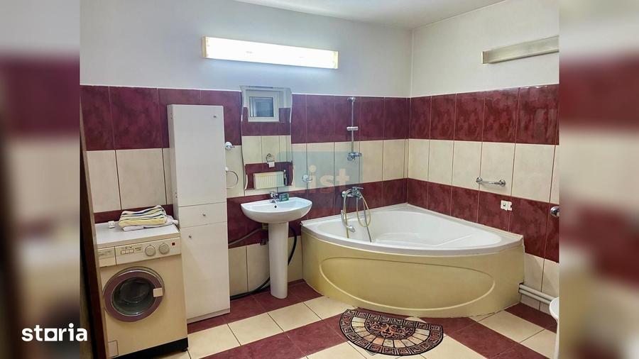 Casă cu 8 camere cu Teren 20 Mp în Mircea Vodă