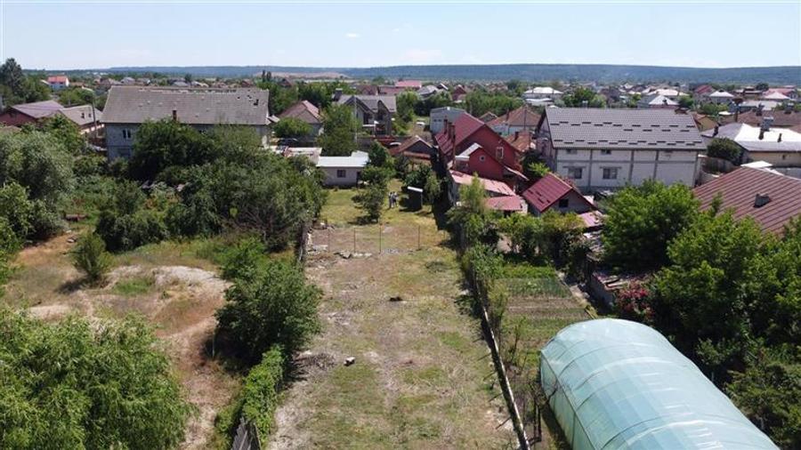 Teren Construcții intravilan de 1033 mp, în Cernele