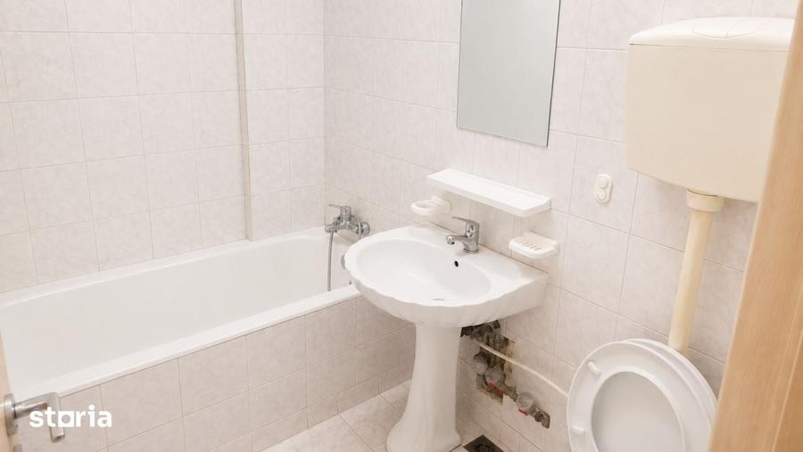 Apartament cu 3 camere semidecomandat în Pantelimon