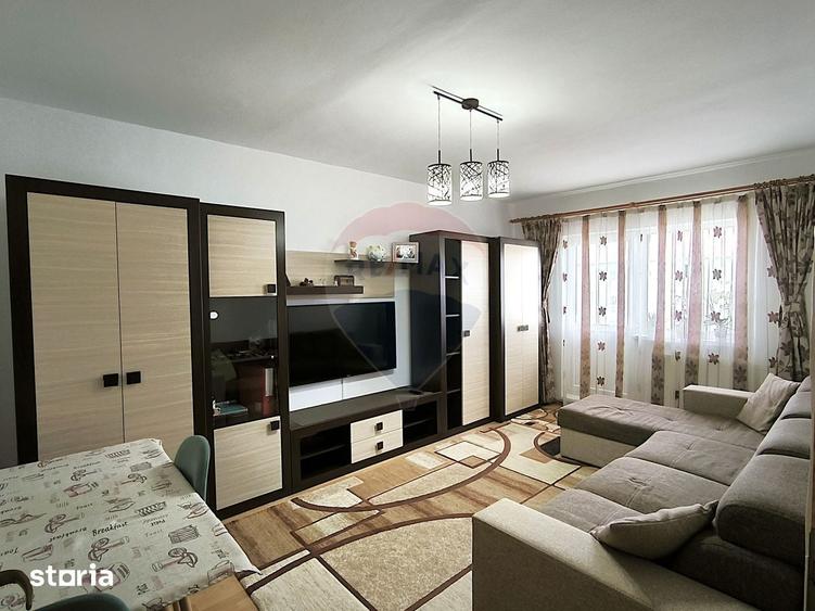 Apartament cu 3 camere decomandat în Vitrometan