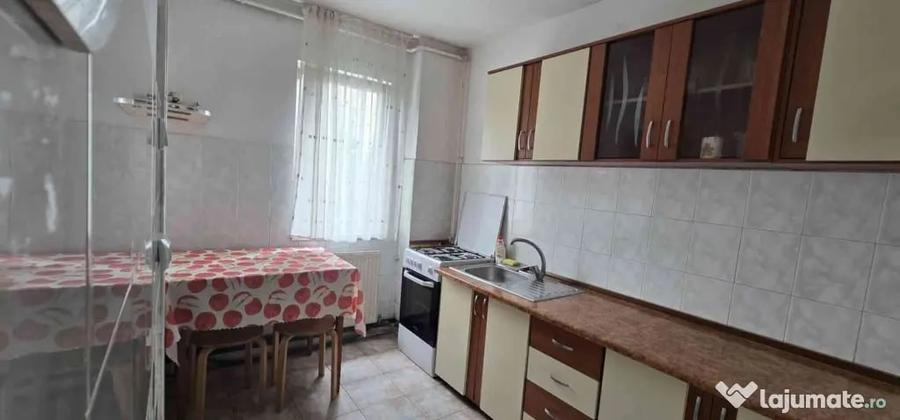 Apartament cu 2 camere semidecomandat în Centrul Civic