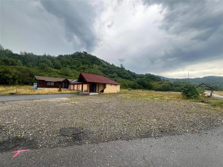 Casă individuală cu 2 camere cu Teren 5800 Mp în Tărlungeni