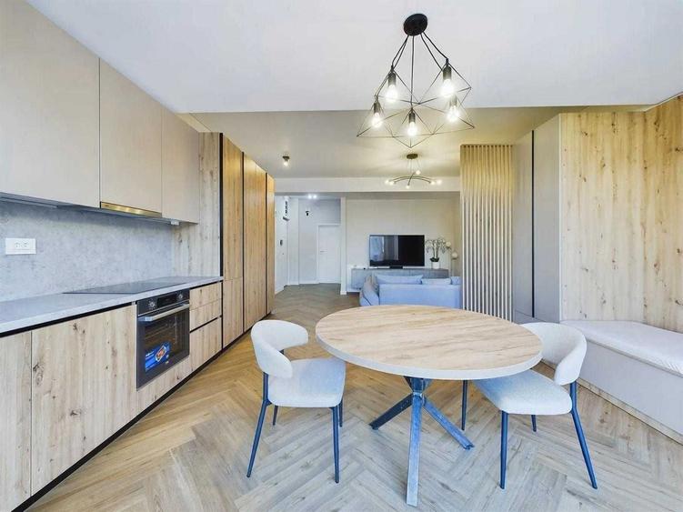Apartament cu 2 camere decomandat, mobilat în Central