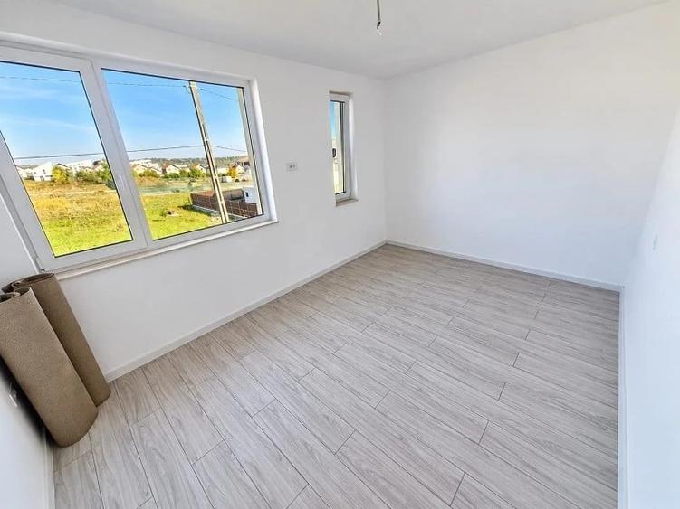 Casă individuală cu 4 camere cu Teren 230 Mp în Valea Lupului