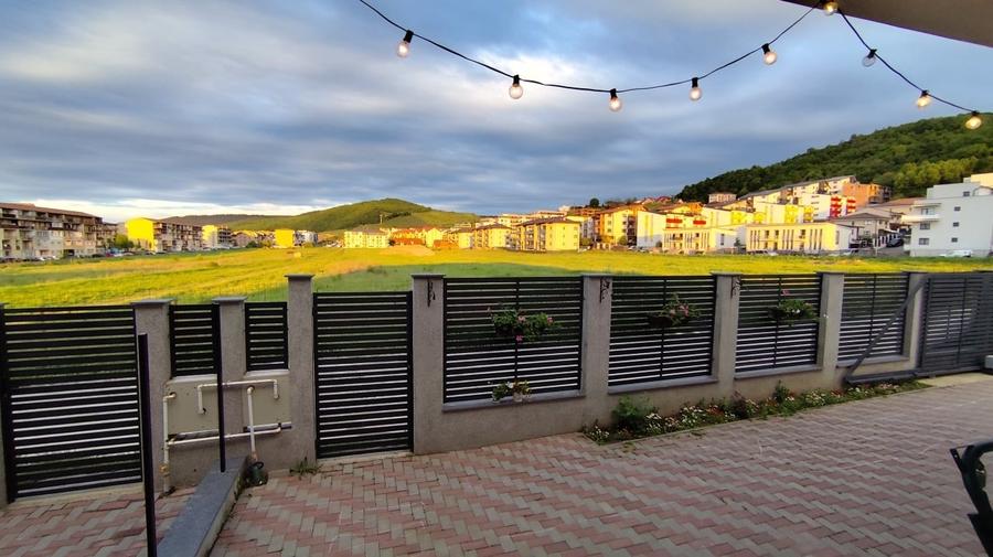 Duplex cu 5 camere cu Canalizare în Florești