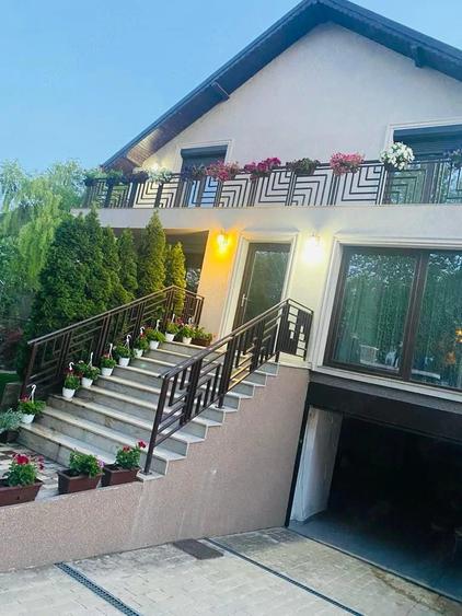 Casă cu Teren 400 Mp în Central