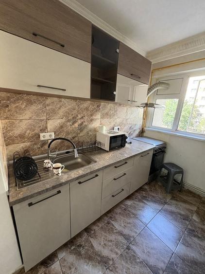 Apartament cu 3 camere decomandat în Găvana