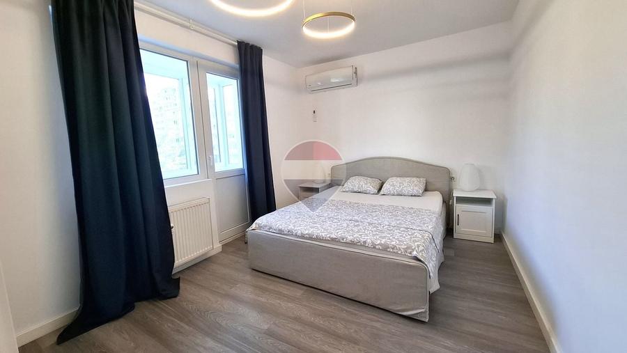 Apartament cu 3 camere semidecomandat, mobilat în Ștefan cel Mare