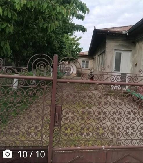 Casă cu 5 camere cu Teren 2500 Mp în Domnești
