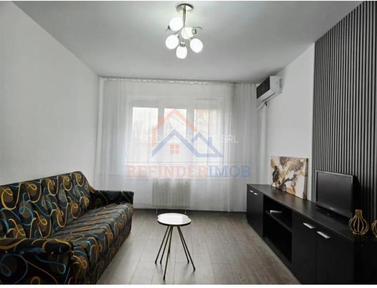 Apartament cu 3 camere decomandat, mobilat în Titan