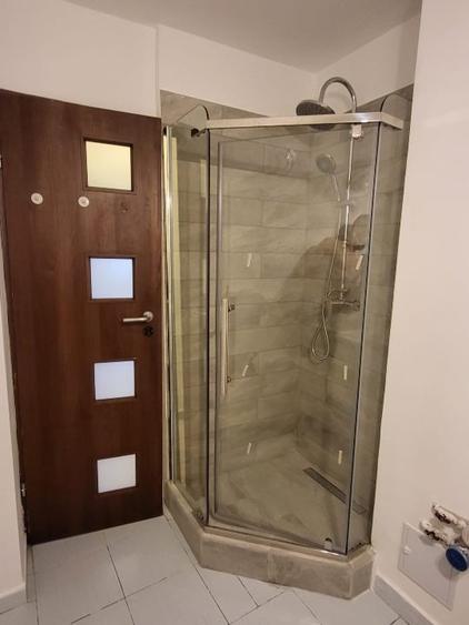 Apartament cu 4 camere semidecomandat, mobilat în Gorjului