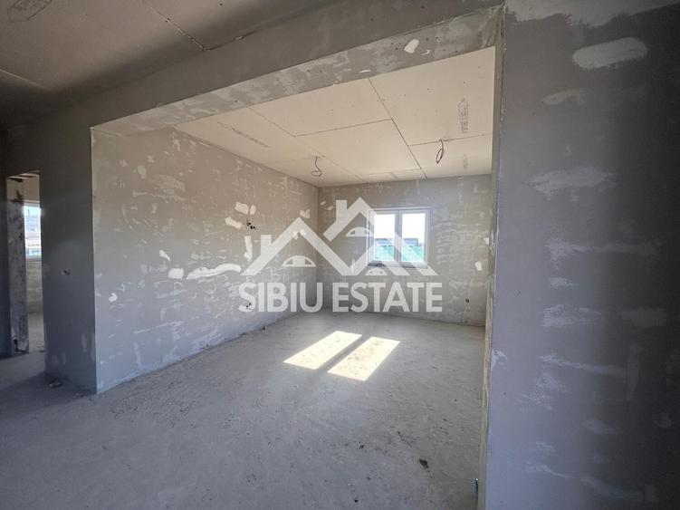 Duplex cu 4 camere cu Canalizare în Mohu